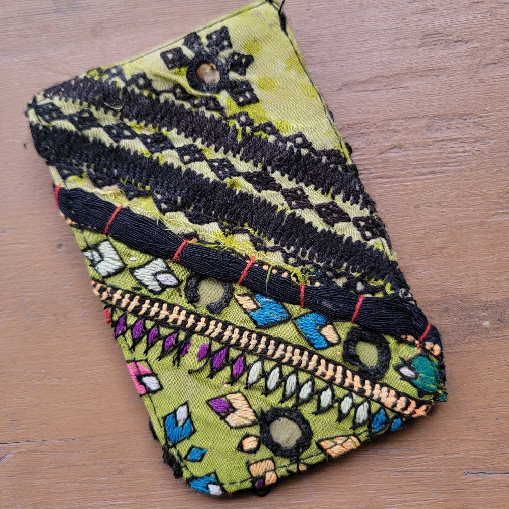 🌋👽 Free People Boho Embroidered Repurposed vtg banjara hippie Wallet card case - Picture 10 of 16